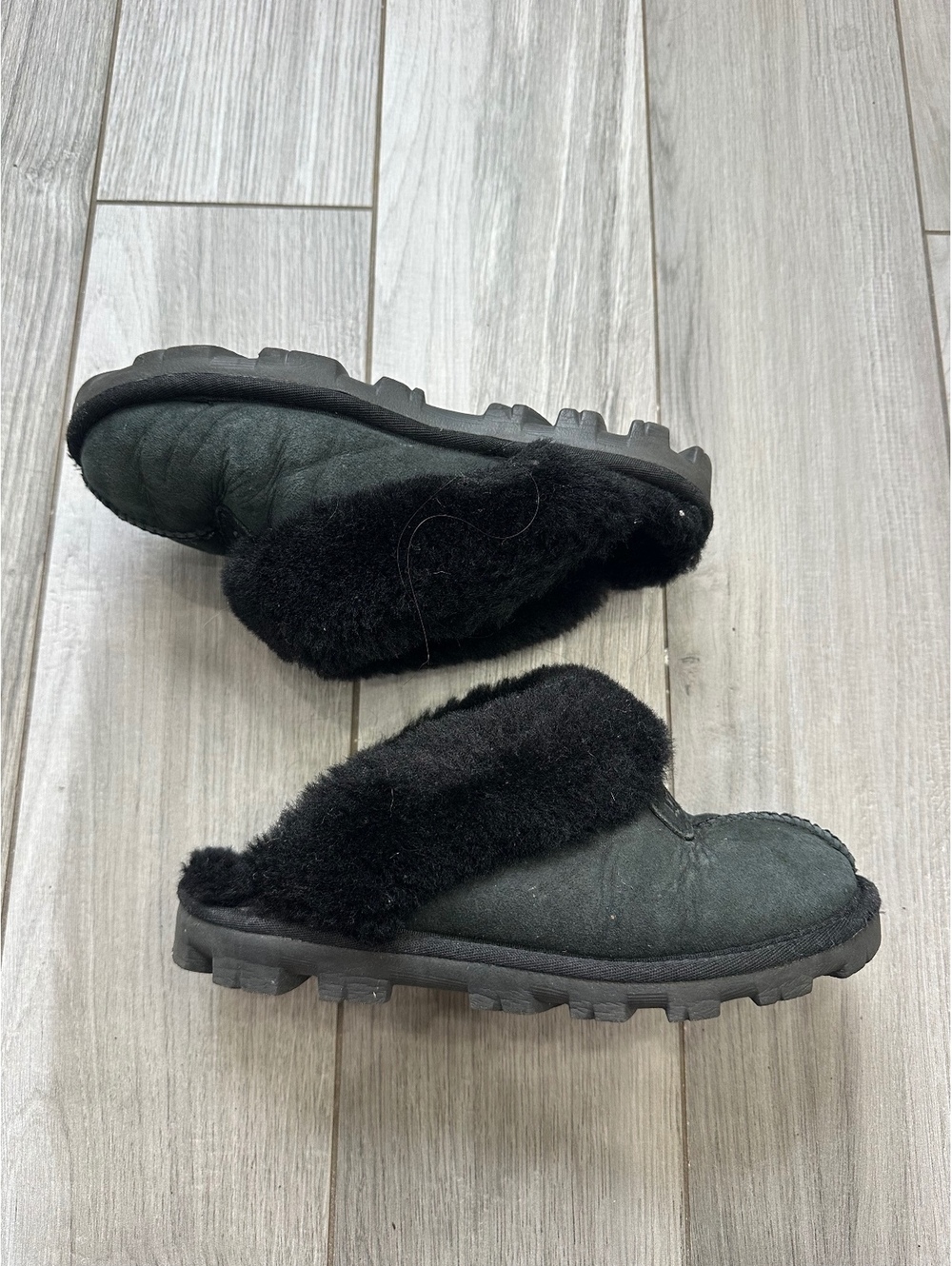 UGG Women's Black Shearling Clog Slip-On Shoes Size 7
